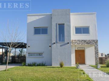 Casa en alquiler en Villa Rosa - Jardín