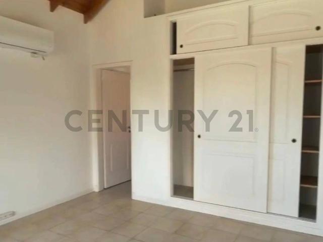 Casa en Alquiler Anual. Santa Barbara. Lote Interno con excelente orientación