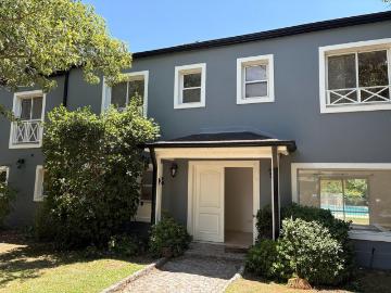 Casa en alquiler anual, 3 dormitorios, pileta, Barrio La Legua Pilar