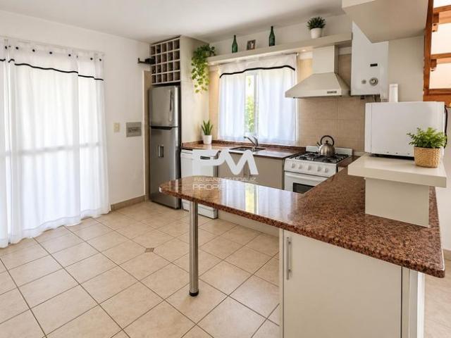 Casa en alquiler anual 4 ambientes con pileta