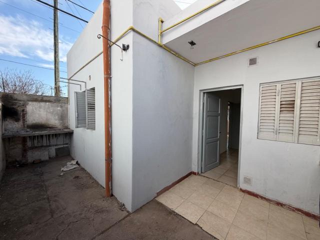 Casa en alquiler barrio jardín 2 dormitorios cochera