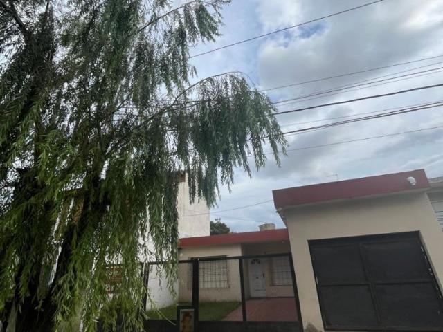 Casa en alquiler Berazategui Oeste 3 ambientes