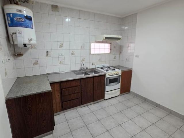 Casa en alquiler c/ cochera en Universitario