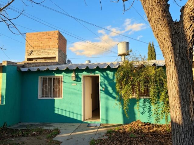 Casa en alquiler c/ cochera en Villa Regina