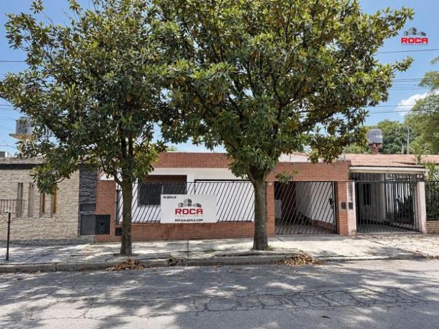 Casa en alquiler c/ cochera en Cnel Arias