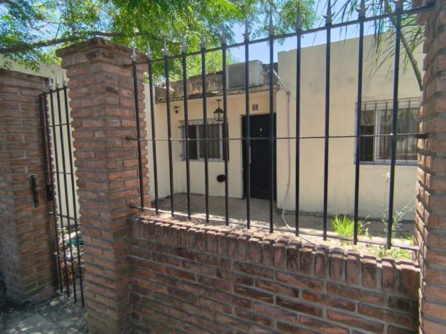 Casa en alquiler c/ cochera en José C. Paz