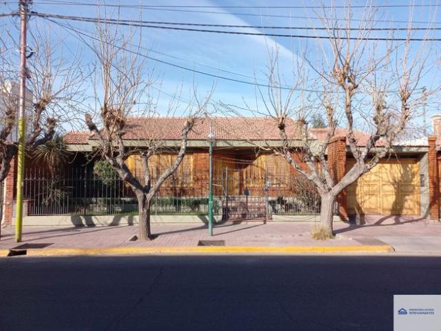 Casa en alquiler c/ cochera en Maipú