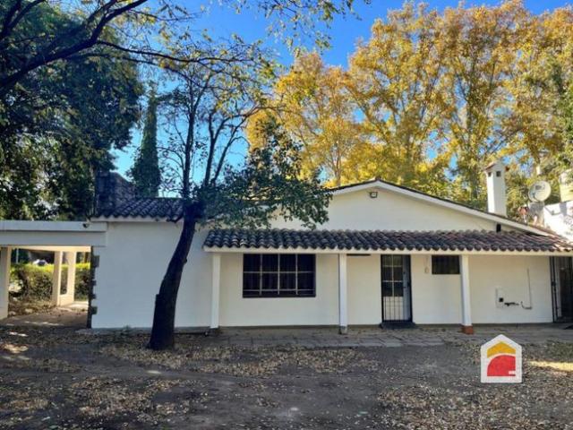 Casa en alquiler c/ cochera en Mendiolaza