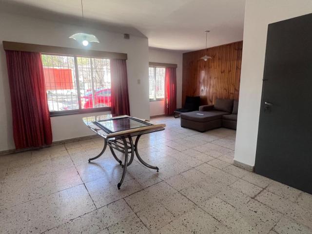 CASA EN ALQUILER CALLE JAVIER DIAZ 3 DORMITORIOS
