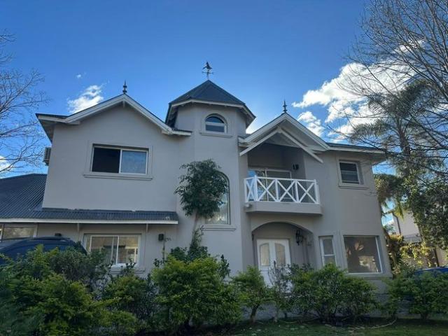Casa en Alquiler Campos de Alvarez