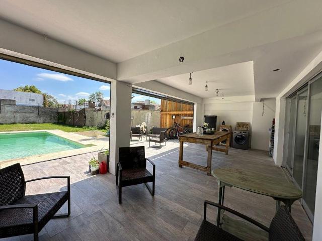 Casa en alquiler con parque y pileta Calle 472 14A y 14B