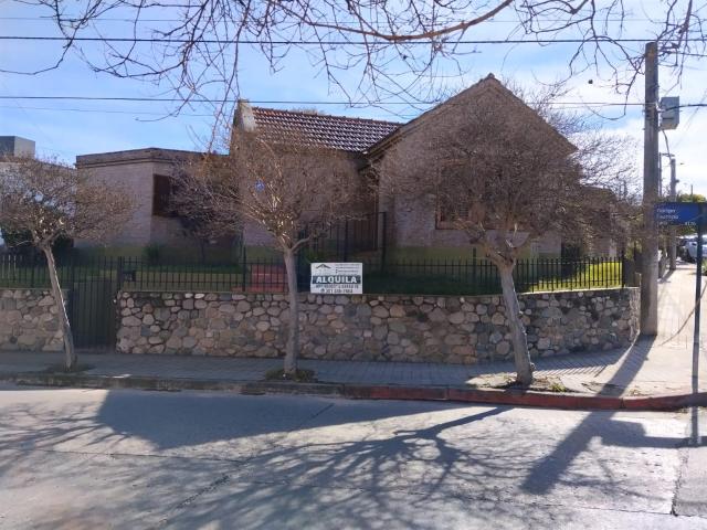 CASA EN ALQUILER DE TRES DORM. EN ALTOS DE VILLA CABRERA