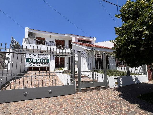 CASA EN ALQUILER DE TRES DORMITORIOS EN 9 DE JULIO AL 3900