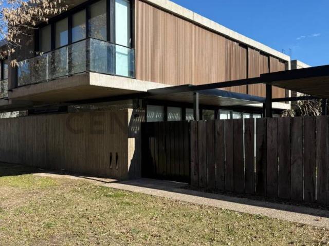 CASA EN ALQUILER DE TRES DORMITORIOS EN BARRIO GRAND BELL 2