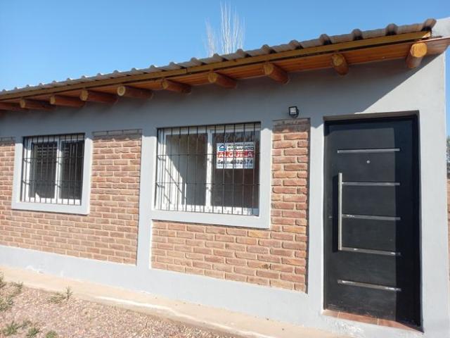 Casa en alquiler de 2 dormitorios c/ cochera en Coquimbito