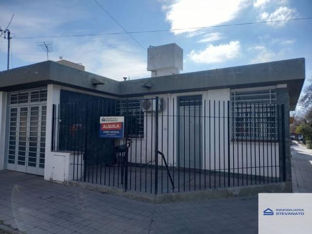 Casa en alquiler de 3 dormitorios c/ cochera en Maipú