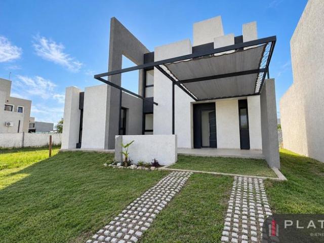 Casa en Alquiler de 3 Dormitorios Barrio Tejas 4