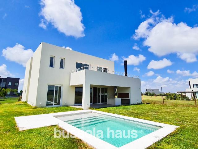 Casa en alquiler de 7 ambientes con pileta en Riberas Puertos Escobar