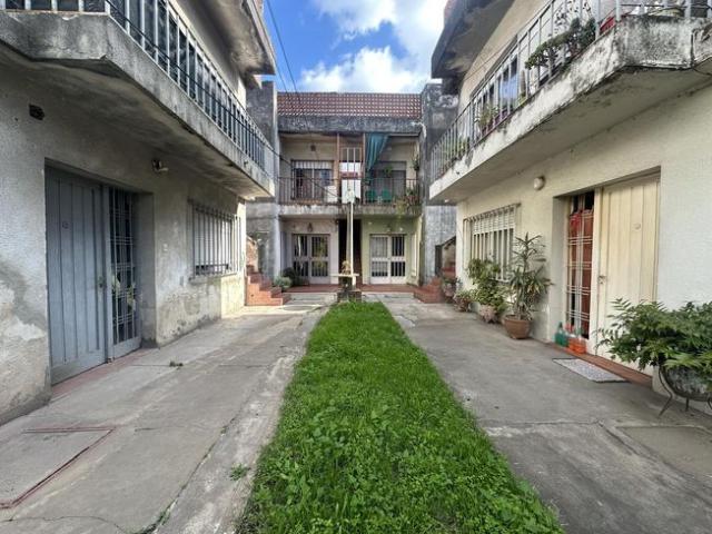 Casa en alquiler, dos dormitorios, patio, pasillo, sin expensas