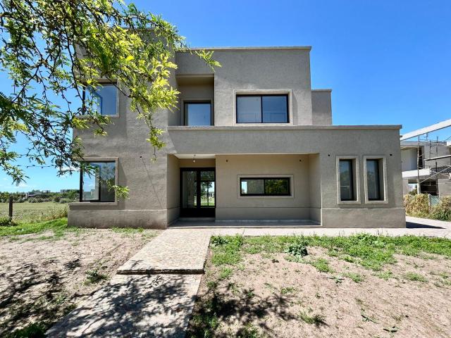 Casa en alquiler El Canton Norte Lote 784