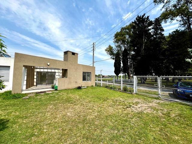 Casa en alquiler en Mariano Acosta