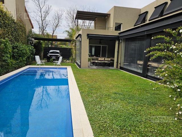 Casa en alquiler en Martínez