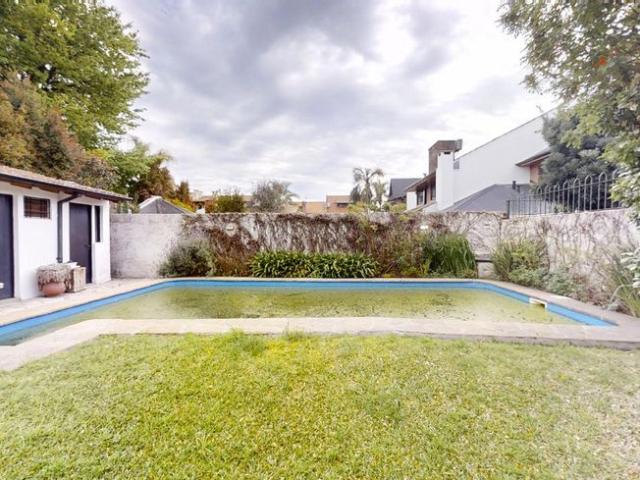 Casa en alquiler en Martinez 6 ambientes con dependencia jardin patio pileta terraza y cochera