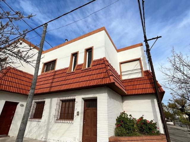 Casa en Alquiler en Mendoza Y Sixto Laspiur, Pacifico, Bahía Blanca