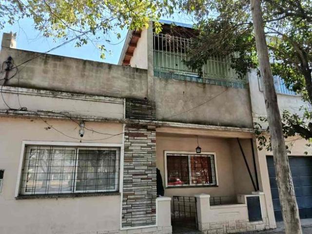 Casa en alquiler en Moron Sur