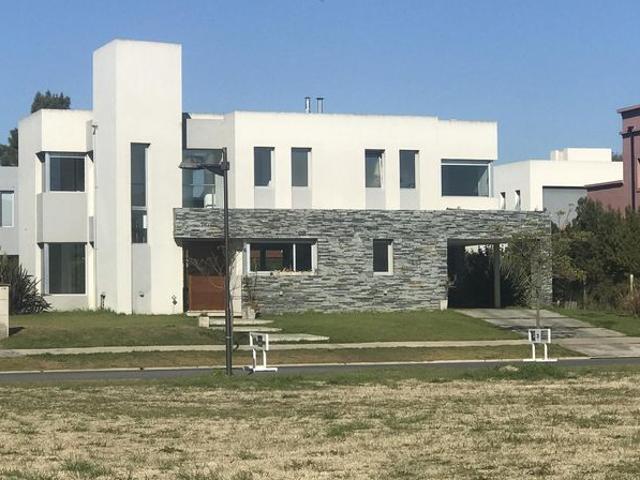 Casa en alquiler en Nuevo Quilmes