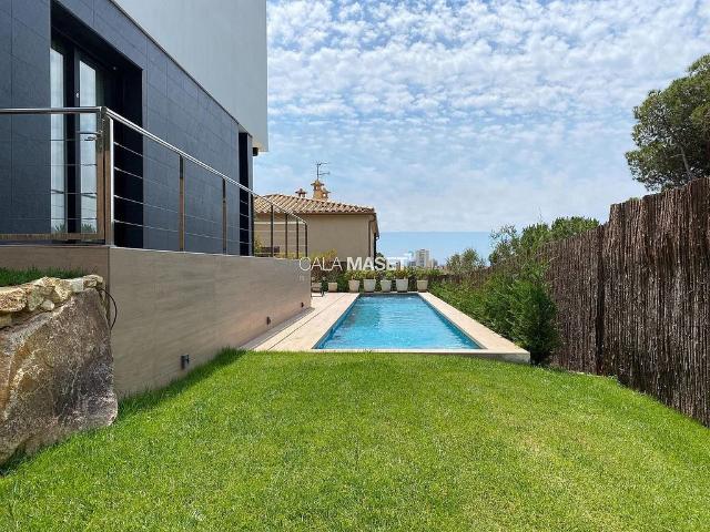 Chalet en alquiler en avenida De Fanals, Castell Platja d´Aro, de 420 m² 6 habitaciones por 9.900