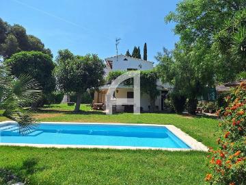 Casa en alquiler en avenida Navarra, Sitges, de 272 m² 5 habitaciones por 6.500
