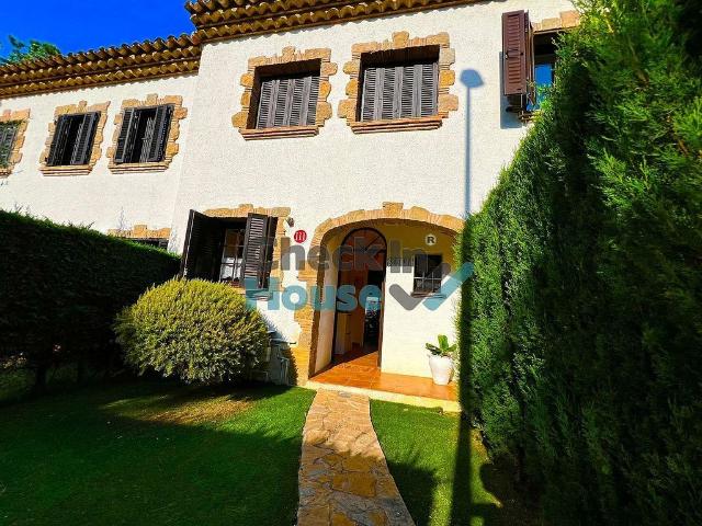 Casa en alquiler en avenida Sant, Castell Platja d´Aro, de 127 m² 3 habitaciones por 6.000