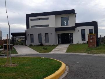 Casa en alquiler en Área 7 Nuestra Señora de Luján