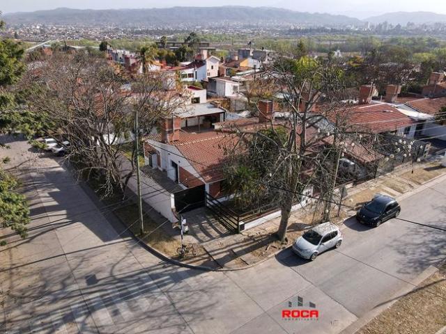 Casa en alquiler en Bajo La Viña – Esquina con excelente ubicación
