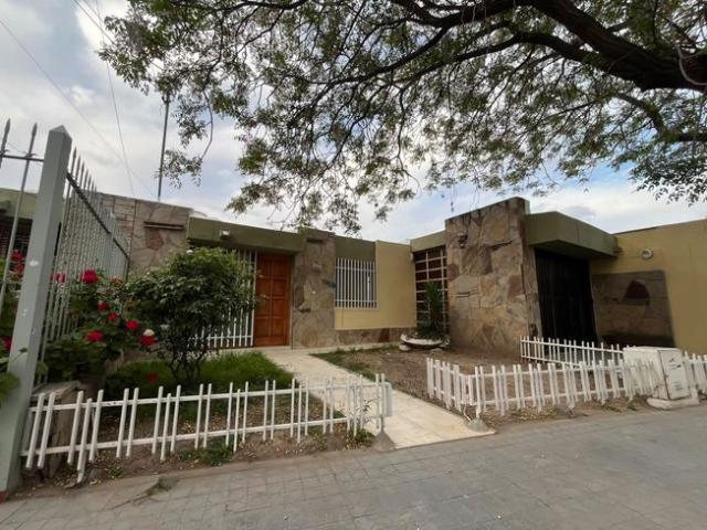 Casa en alquiler en Barrio Unimev – Pedro Vargas