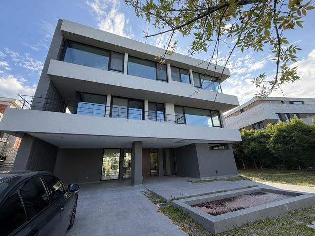 Casa en alquiler en Barrio Cabos del Lago