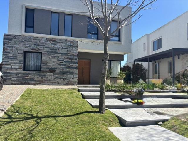 Casa en Alquiler en Barrio Castaños, Nordelta