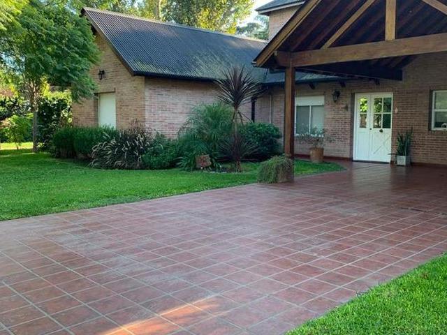 Casa en alquiler en Barrio Cerrado El Casco de Moreno