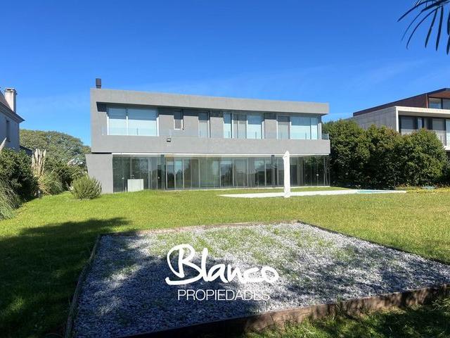 Casa en alquiler en Barrio El Golf