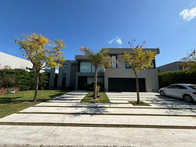 Casa en alquiler en Barrio El Golf