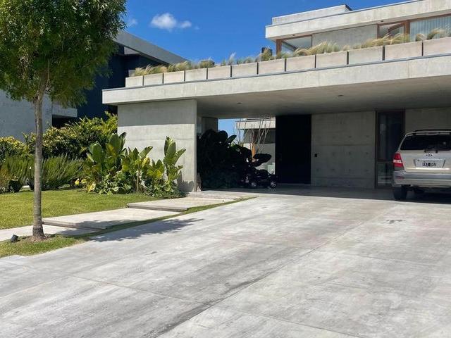 Casa en alquiler en Barrio Lagos del Golf 2
