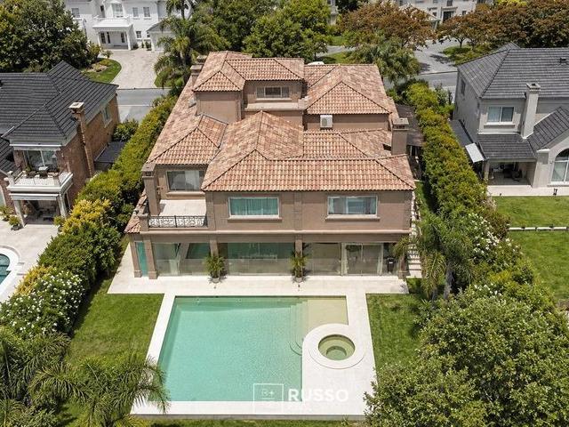 Casa en alquiler en Barrio Los Castores