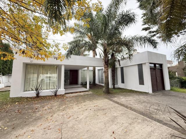 Casa en alquiler en Barrio Rumenc? ? 200m?