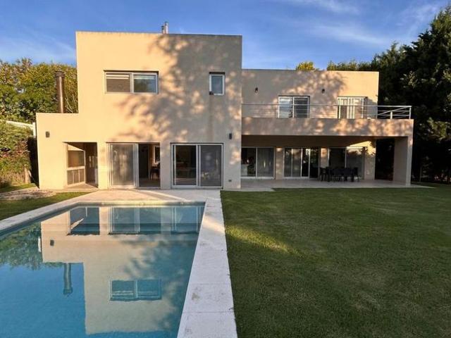 Casa en alquiler en barrio Santa Ana Moreno