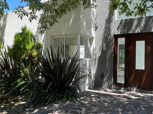 Casa en alquiler en Belén de Escobar