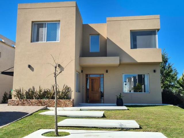 Casa en alquiler en Benavidez