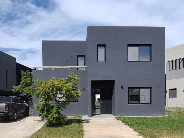 Casa en alquiler en Benavidez