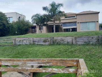 Casa en alquiler en Benavidez