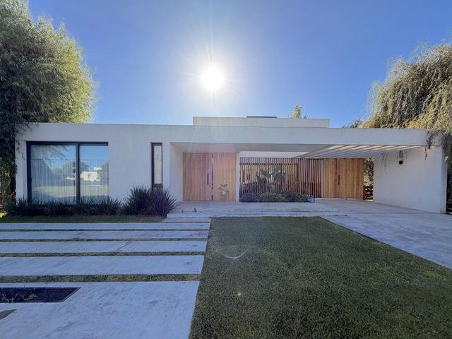 Casa en alquiler en Berazategui